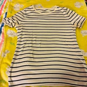 T shirt black and white striped